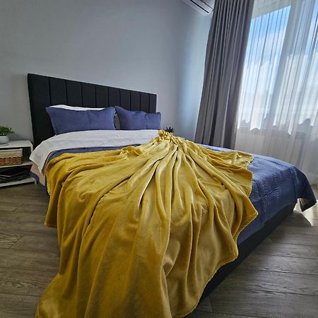 3 Room Gagarin Park Residential Complex Near Mega Shopping Mall Almaty Esterno foto