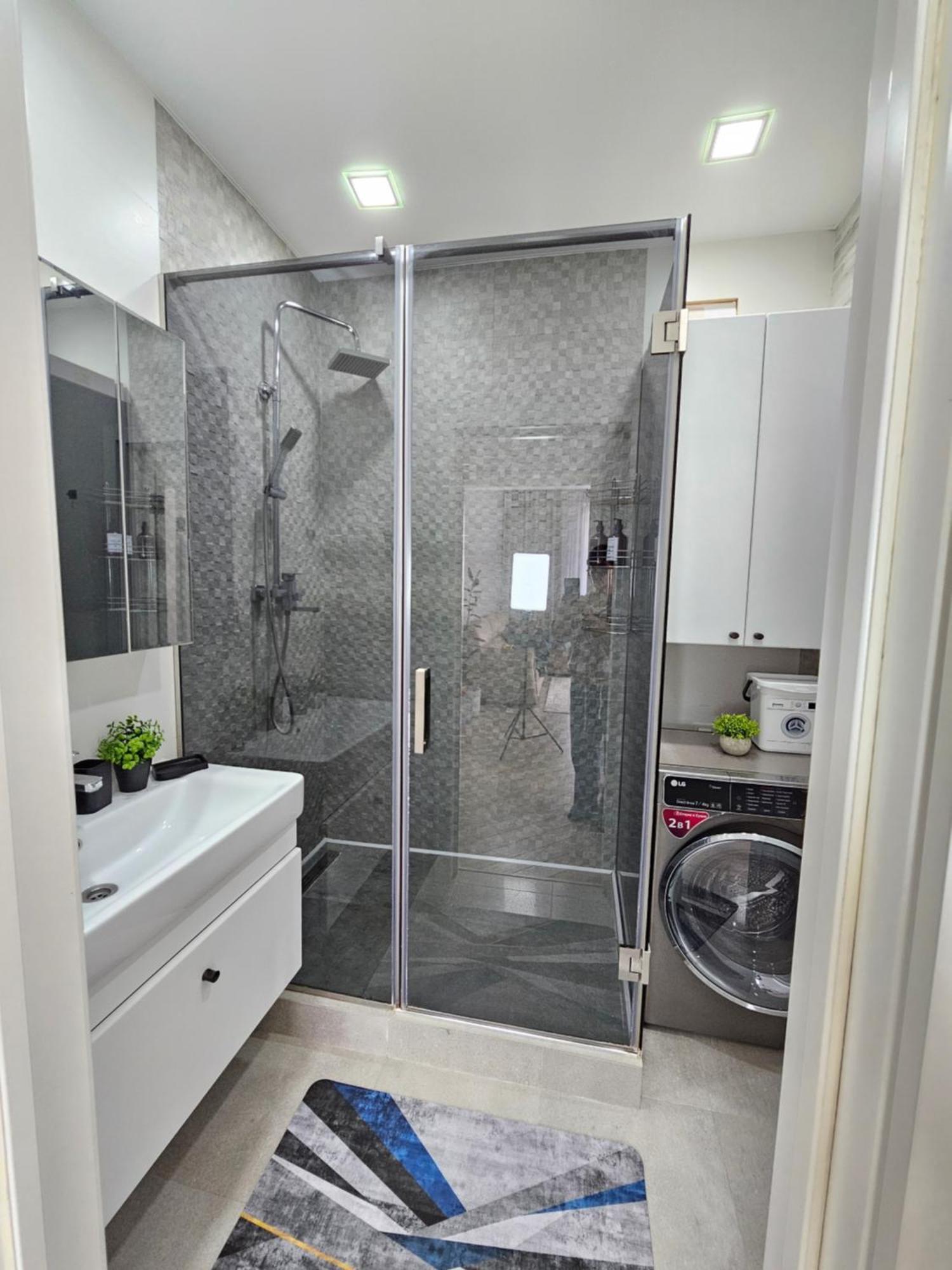 3 Room Gagarin Park Residential Complex Near Mega Shopping Mall Almaty Esterno foto