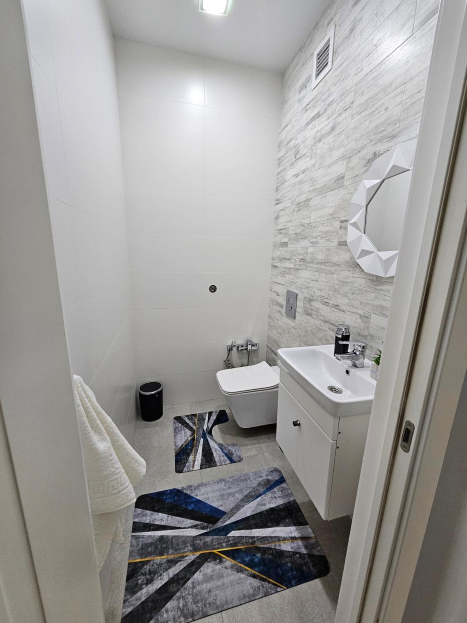 3 Room Gagarin Park Residential Complex Near Mega Shopping Mall Almaty Esterno foto
