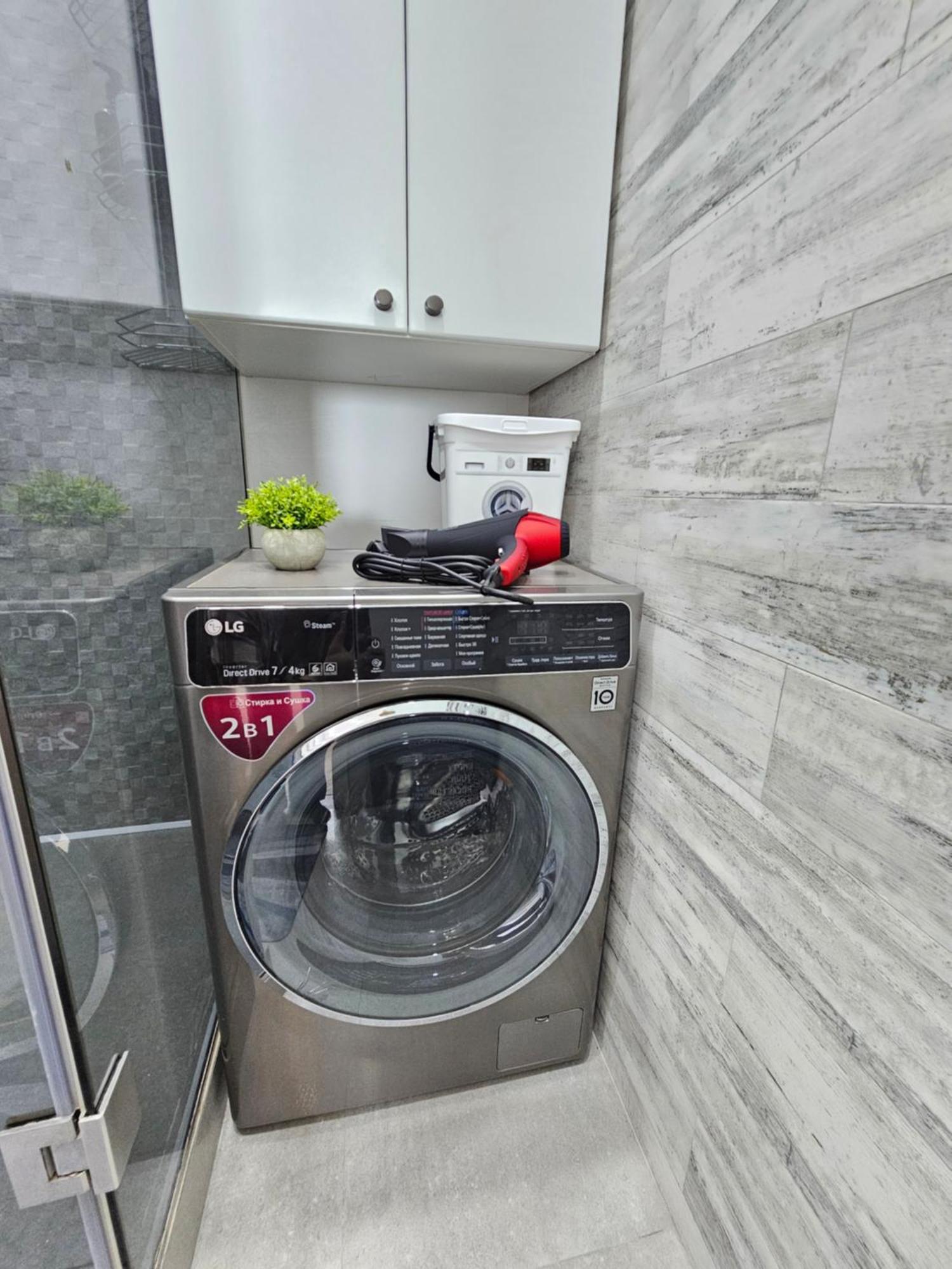 3 Room Gagarin Park Residential Complex Near Mega Shopping Mall Almaty Esterno foto